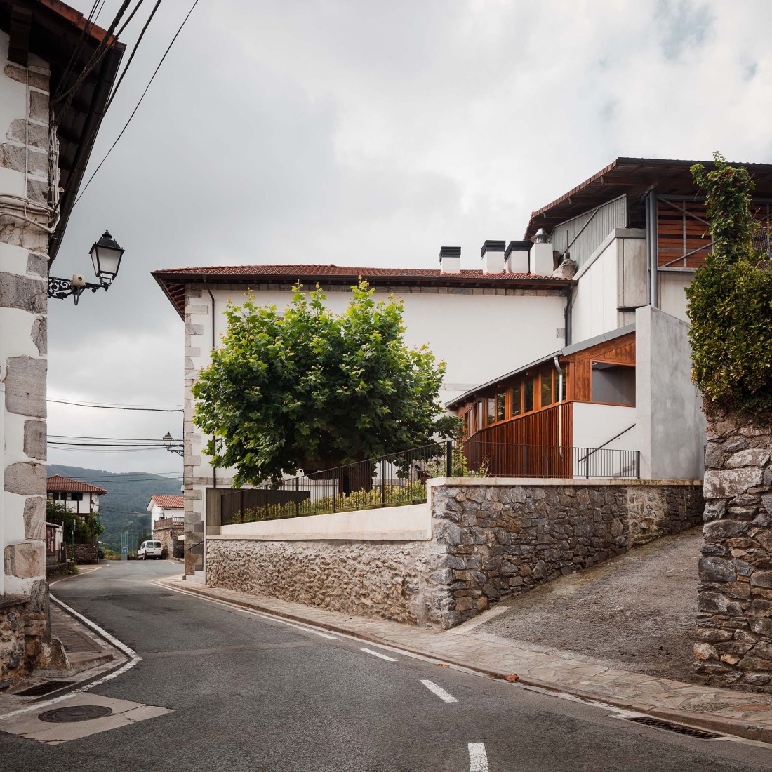 Edificio Elizatea por RUE arquitectos. Fotografía por Aitor Estévez.