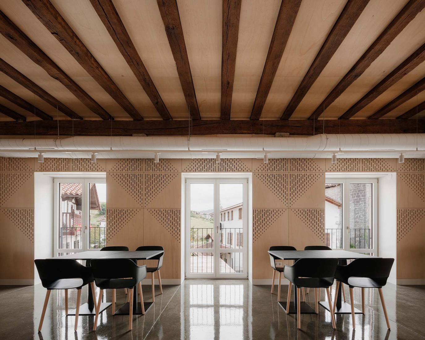 Edificio Elizatea por RUE arquitectos. Fotografía por Aitor Estévez.