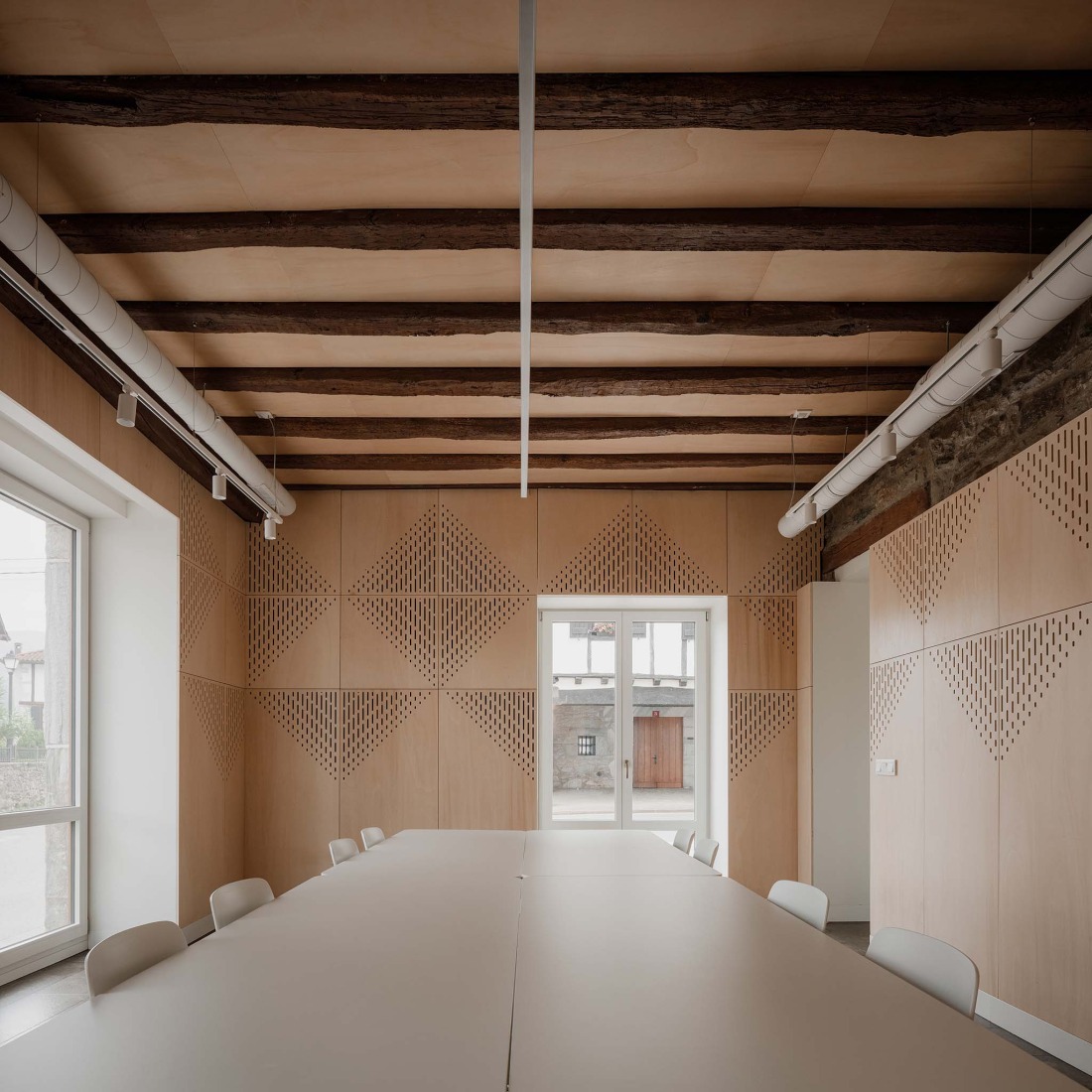 Edificio Elizatea por RUE arquitectos. Fotografía por Aitor Estévez.