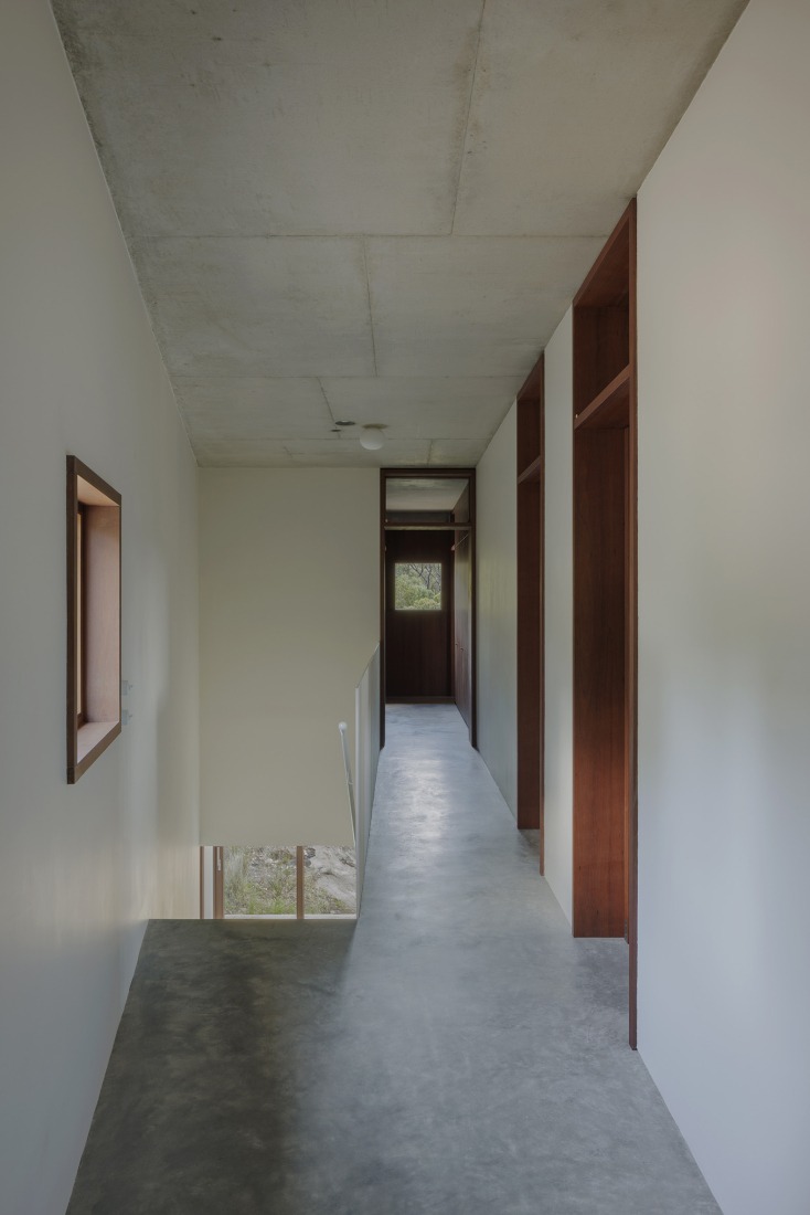 Casa EA por Bokey Grant. Fotografía por Clinton Weaver.