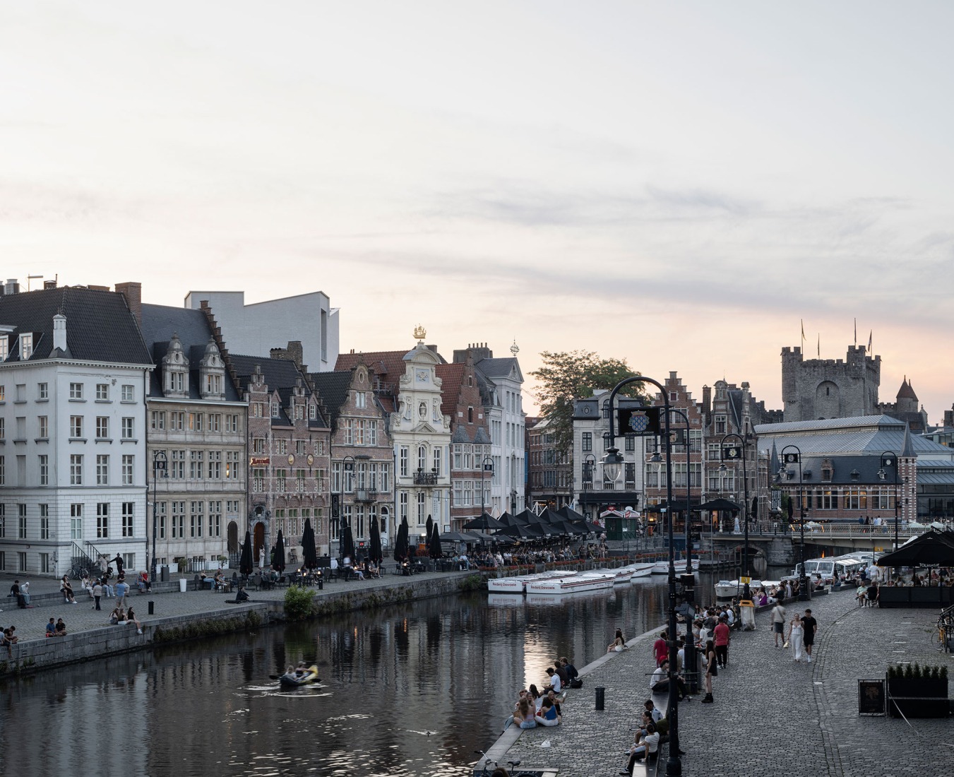 El Design Museum Gent por Carmody Groarke y ATAMA. Fotografía por Michiel De Cleene.