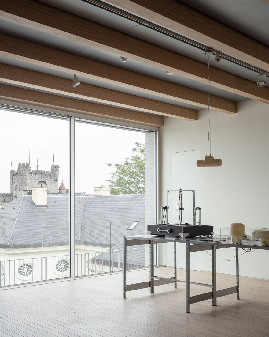 El Design Museum Gent por Carmody Groarke y ATAMA. Fotografía por Johan Delil.