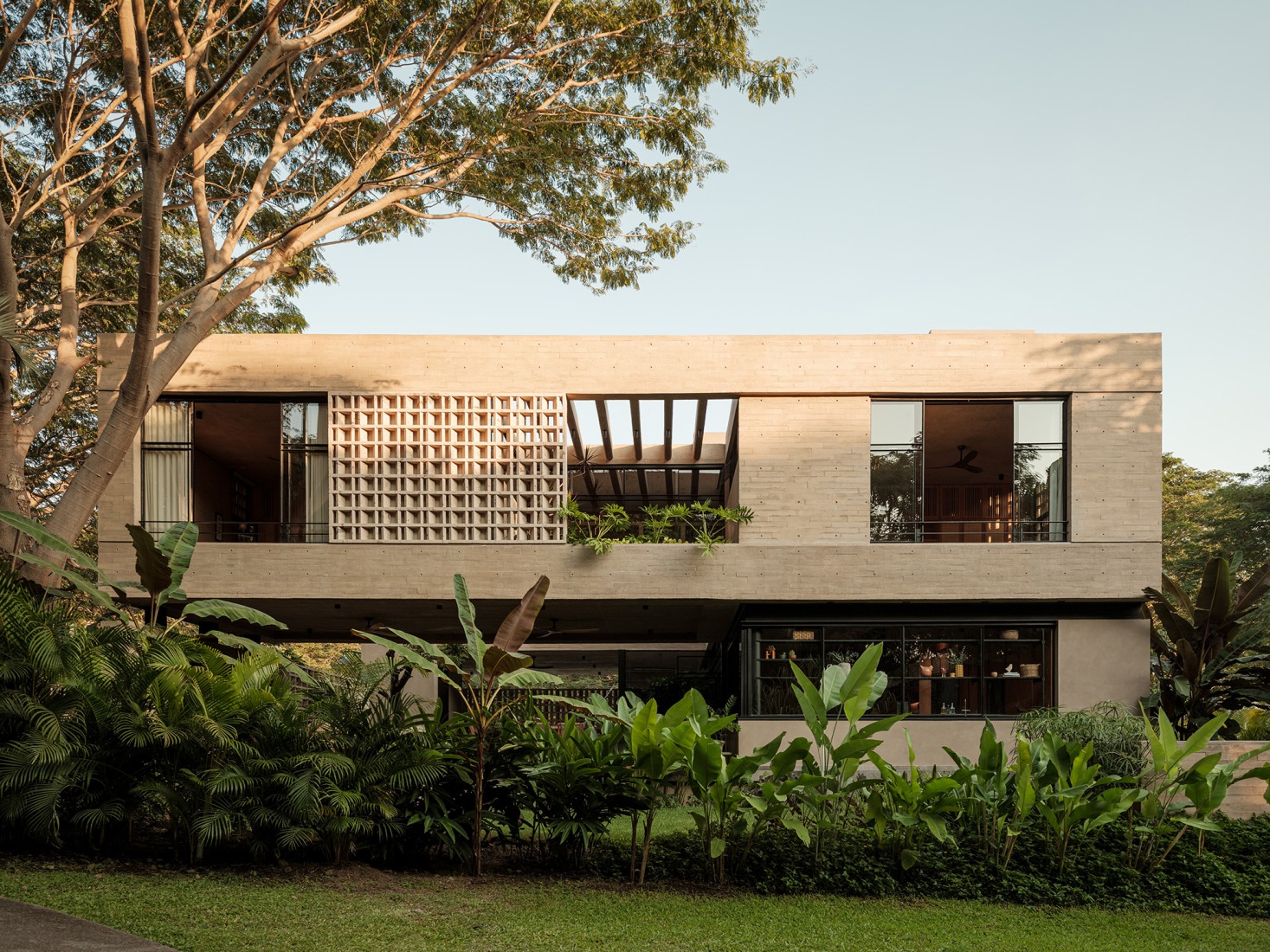 Casa Akina por Di Frenna Arquitectos. Fotografía por Lorena Darquea.