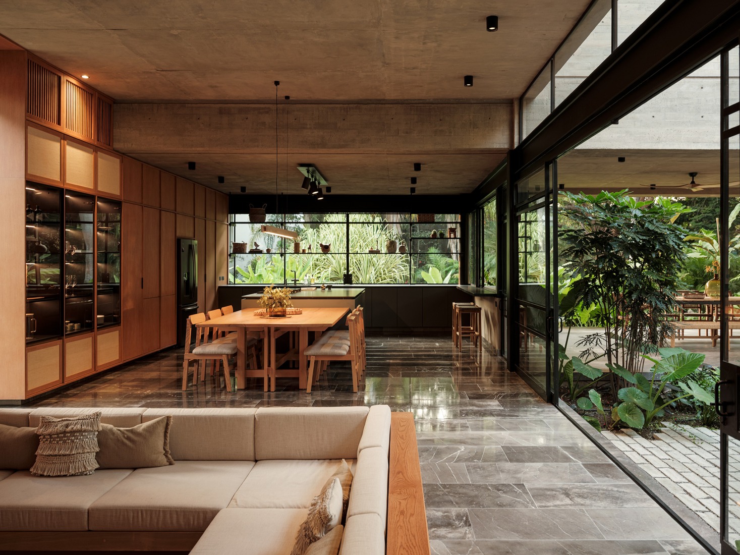 Casa Akina por Di Frenna Arquitectos. Fotografía por Lorena Darquea.