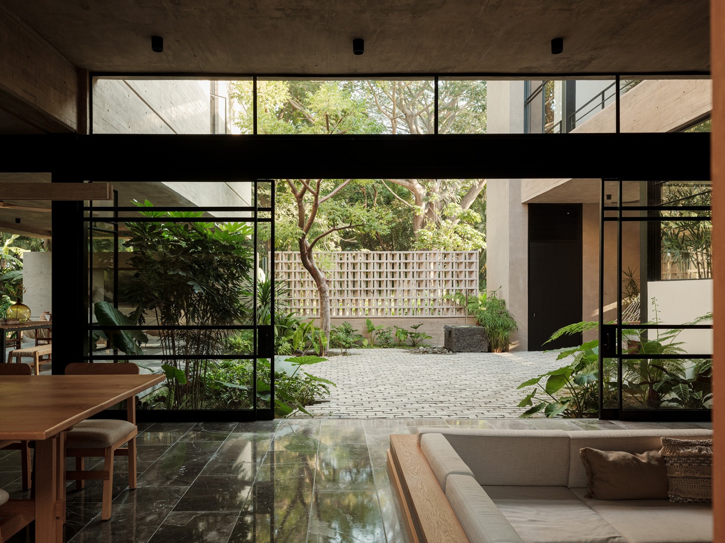 Casa Akina por Di Frenna Arquitectos. Fotografía por Lorena Darquea.