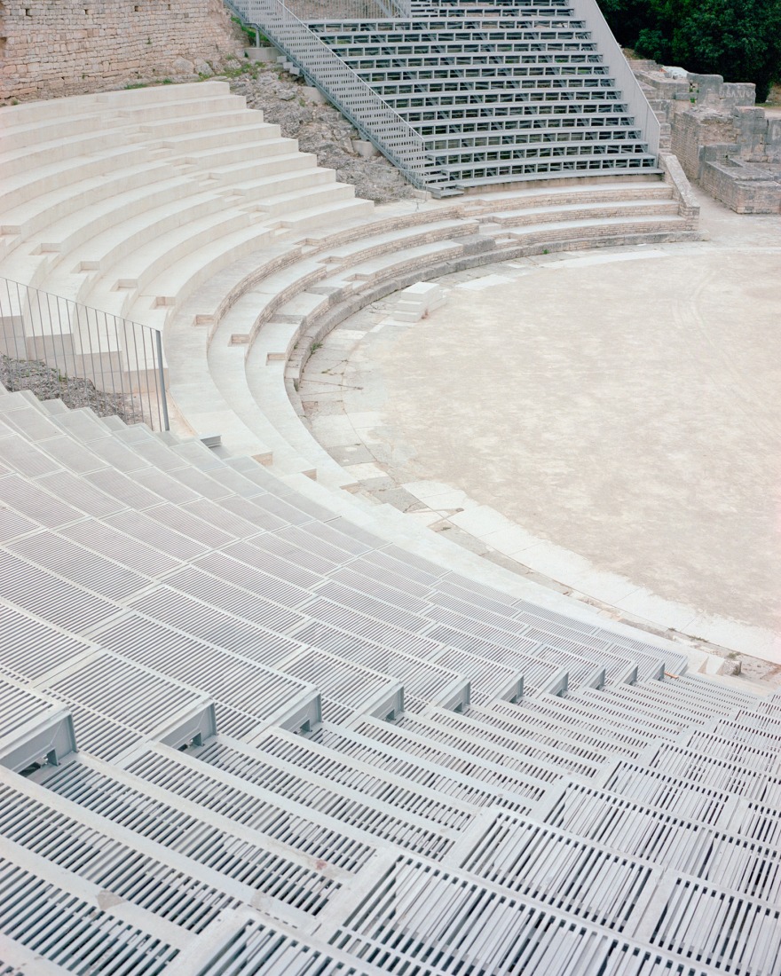 Reconstrucción del Teatro Romano de Pula por Emil Jurcan. Fotografía por Marcello Mariana.