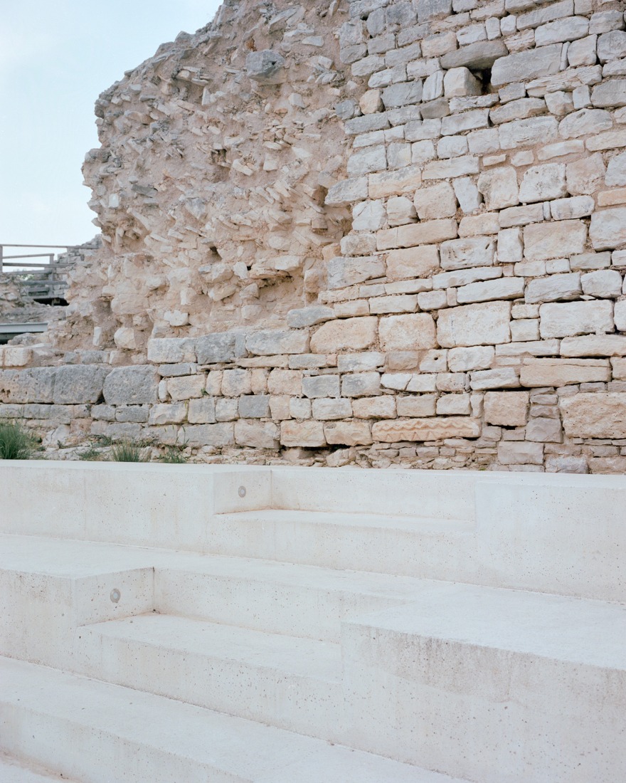 Reconstrucción del Teatro Romano de Pula por Emil Jurcan. Fotografía por Marcello Mariana.