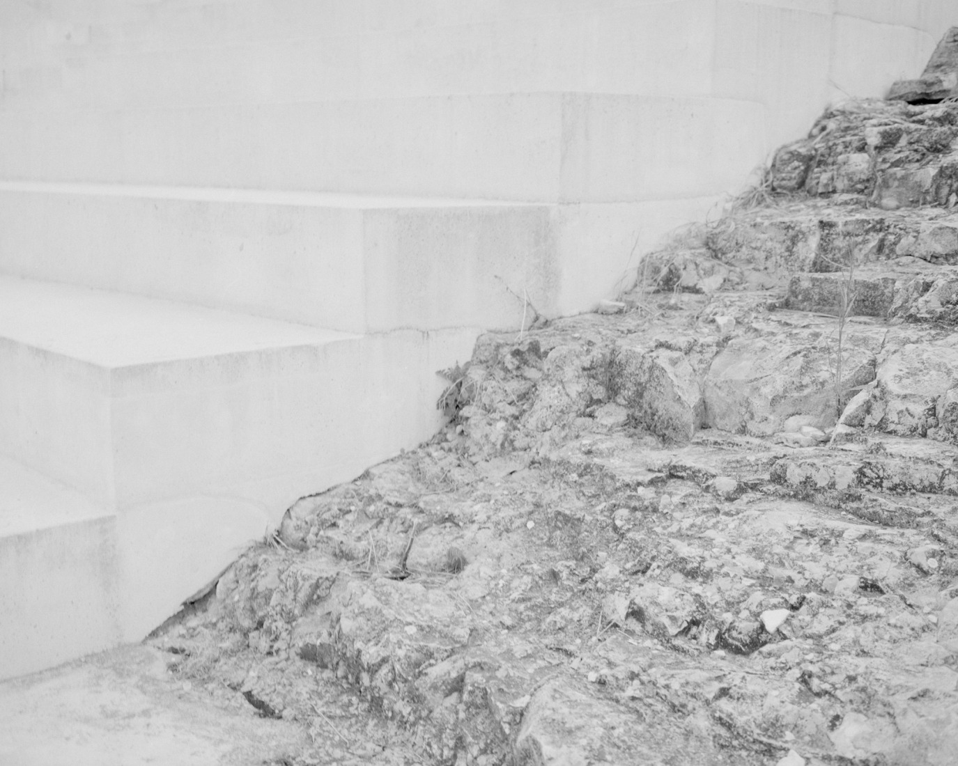 Reconstrucción del Teatro Romano de Pula por Emil Jurcan. Fotografía por Marcello Mariana.