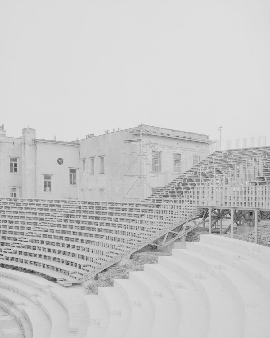 Reconstrucción del Teatro Romano de Pula por Emil Jurcan. Fotografía por Marcello Mariana.