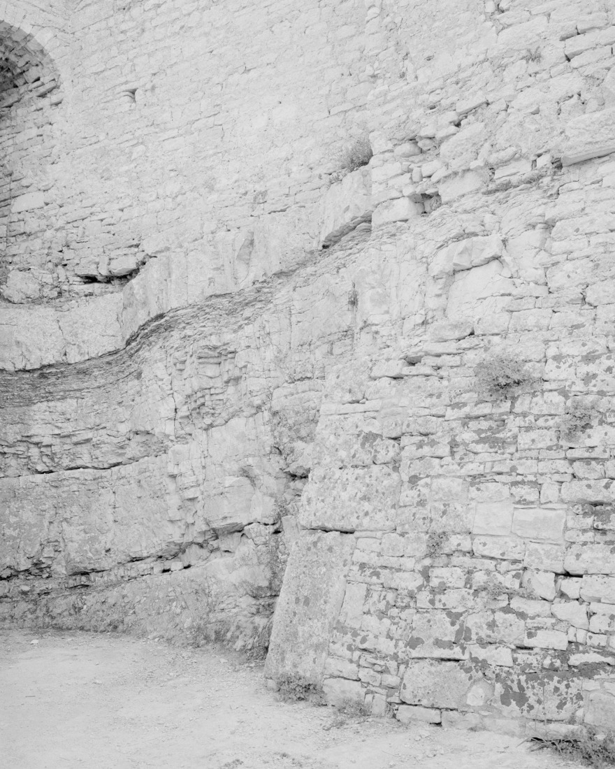 Reconstrucción del Teatro Romano de Pula por Emil Jurcan. Fotografía por Marcello Mariana.