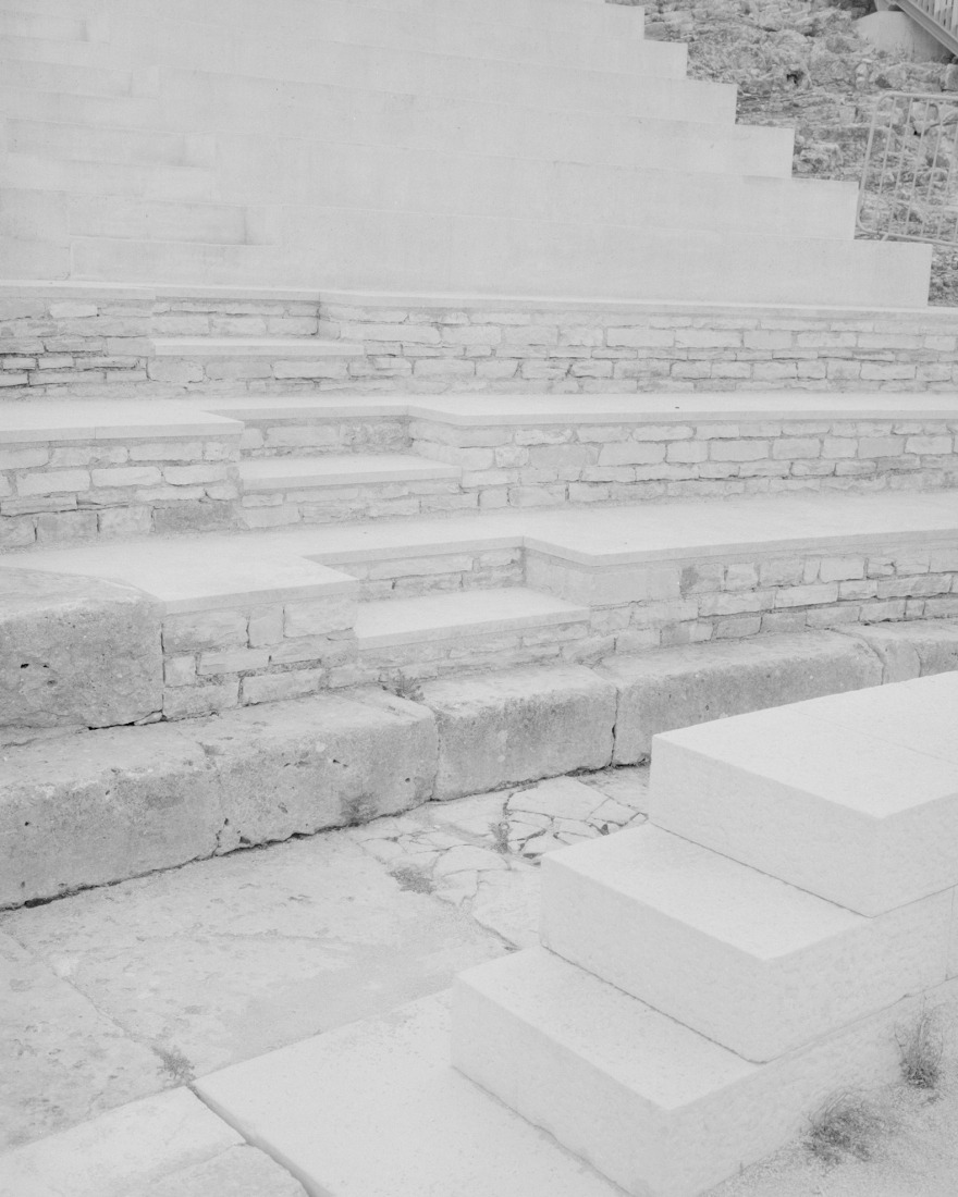 Reconstrucción del Teatro Romano de Pula por Emil Jurcan. Fotografía por Marcello Mariana.