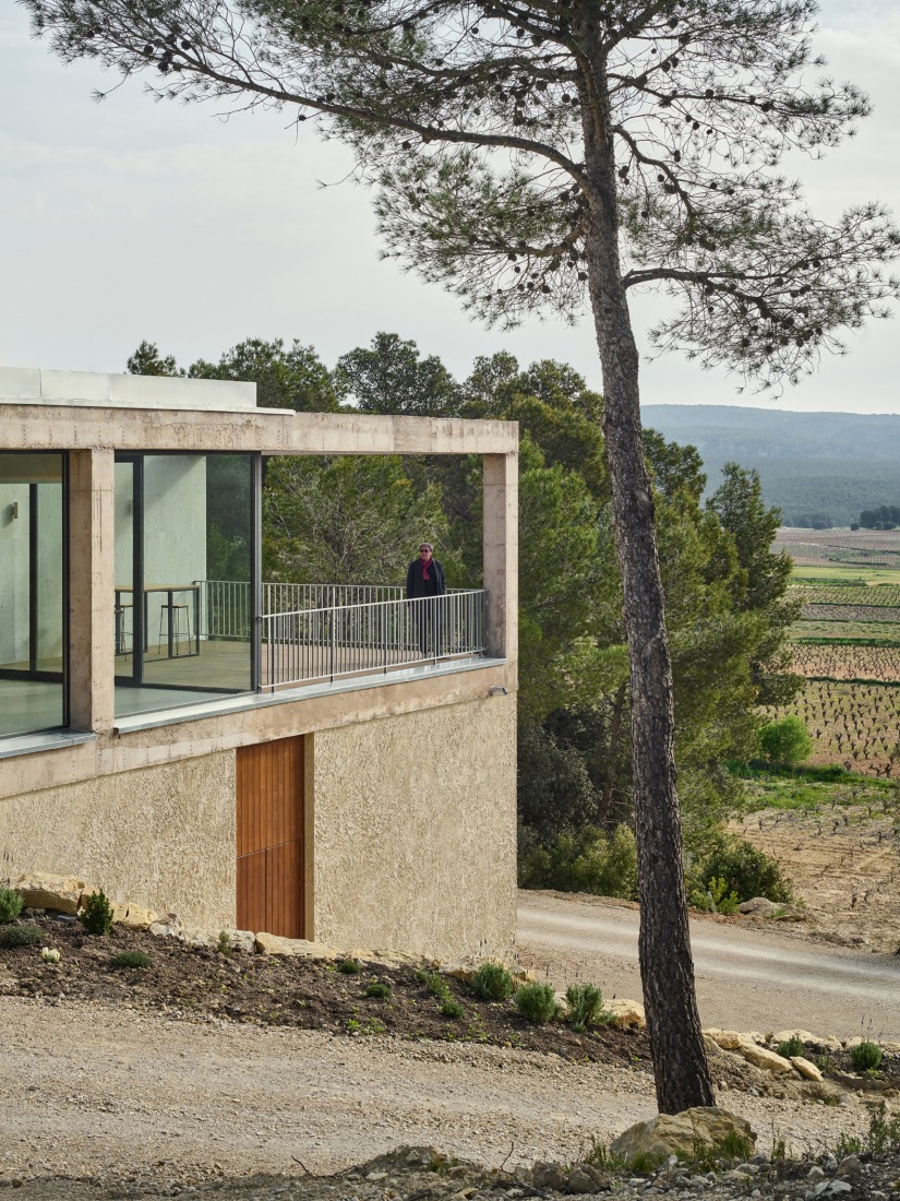 Bodega Novos by García Floquet arquitectos. Photograph by Iñaki Bergera.
