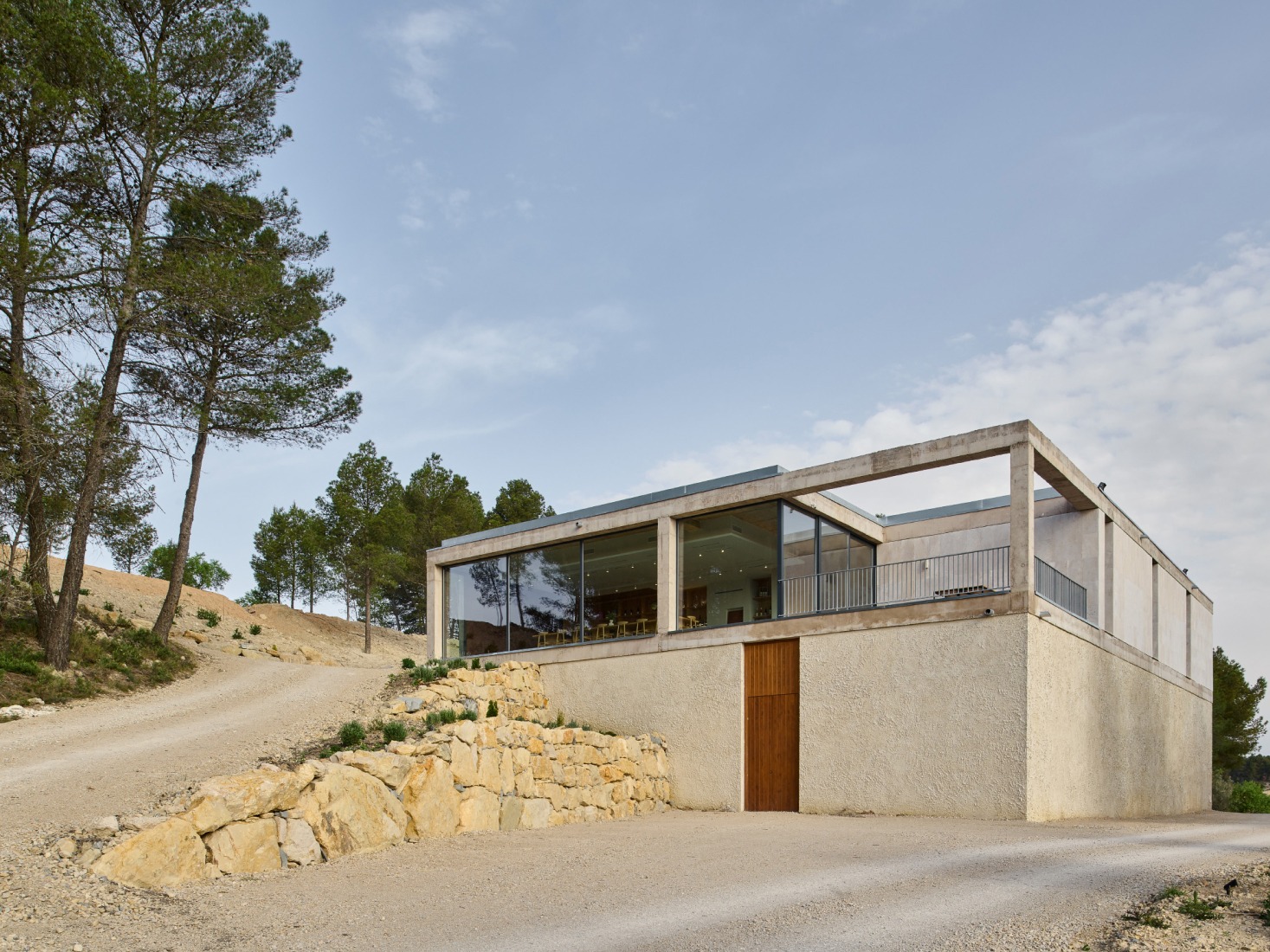 Bodega Novos by García Floquet arquitectos. Photograph by Iñaki Bergera.