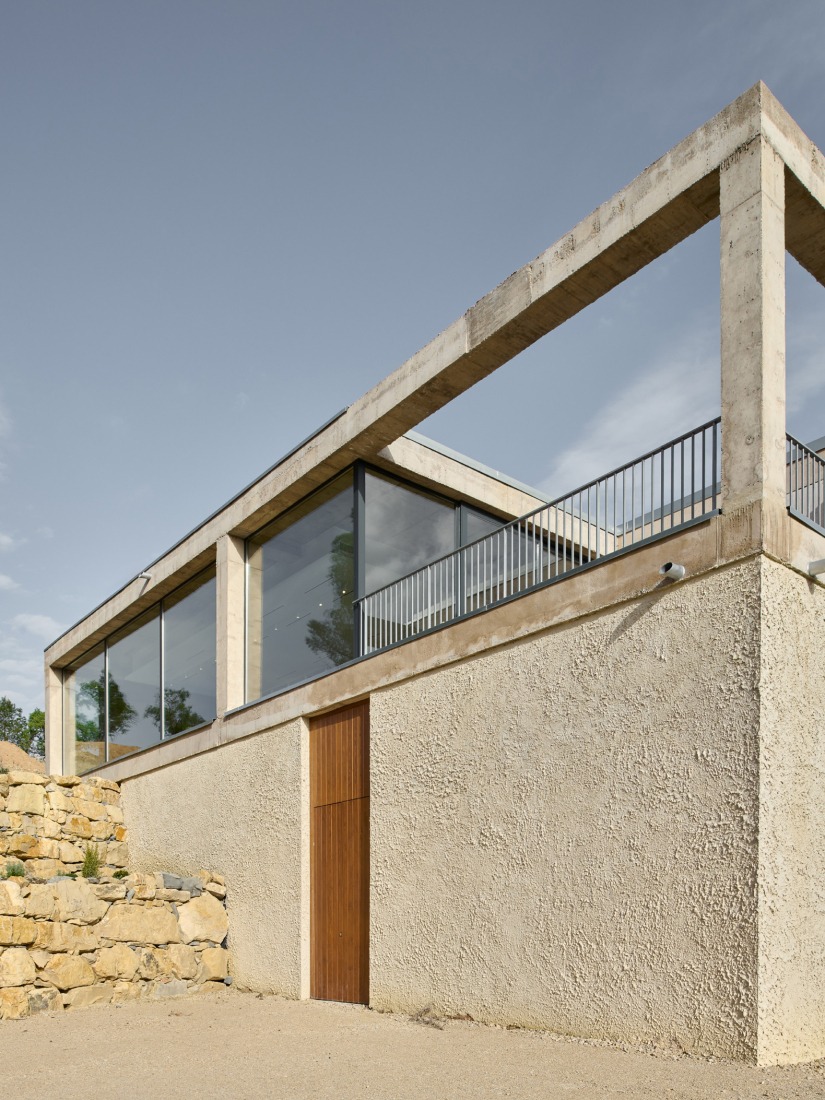 Bodega Novos by García Floquet arquitectos. Photograph by Iñaki Bergera.