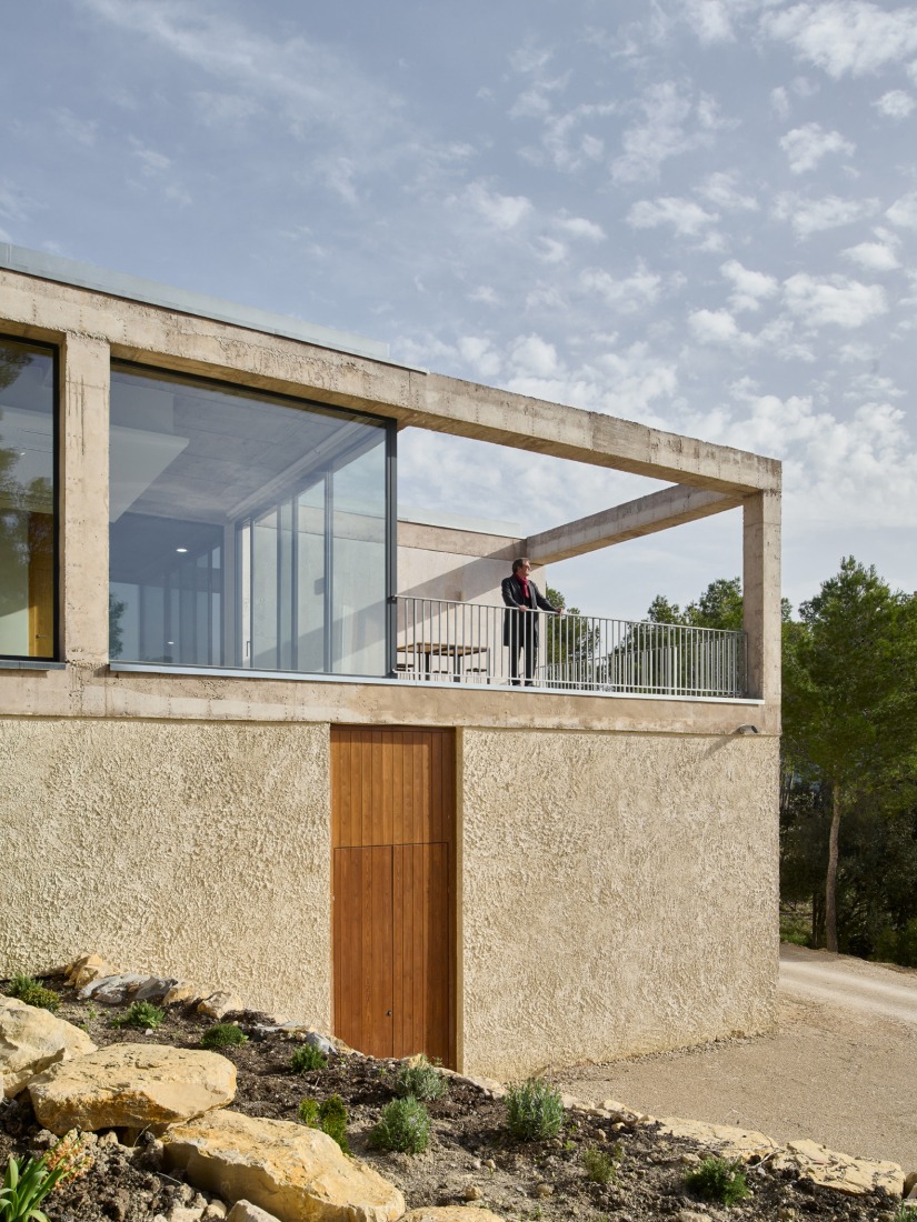 Bodega Novos by García Floquet arquitectos. Photograph by Iñaki Bergera.