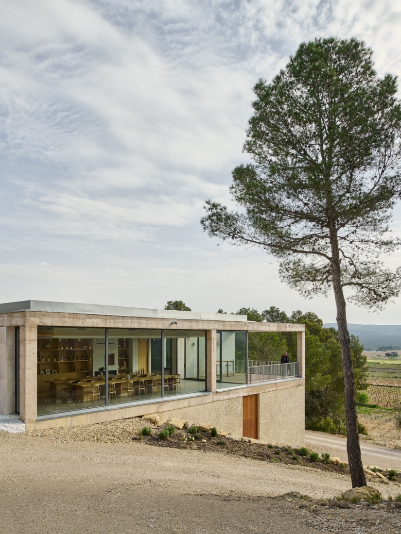 Bodega Novos by García Floquet arquitectos. Photograph by Iñaki Bergera.