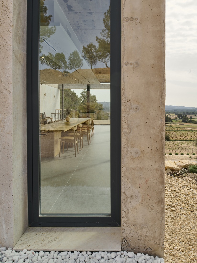 Bodega Novos by García Floquet arquitectos. Photograph by Iñaki Bergera.