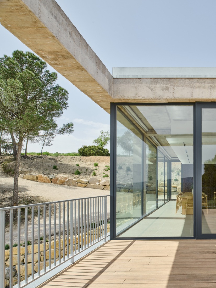 Bodega Novos by García Floquet arquitectos. Photograph by Iñaki Bergera.