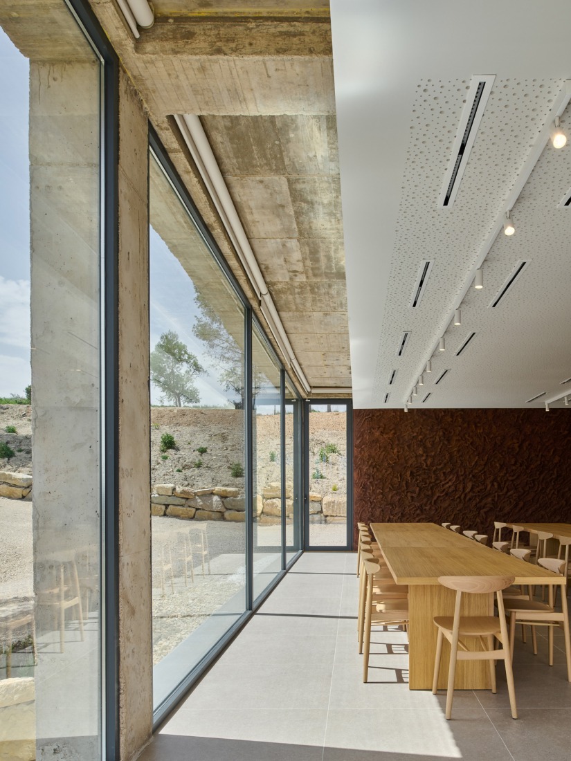 Bodega Novos by García Floquet arquitectos. Photograph by Iñaki Bergera.
