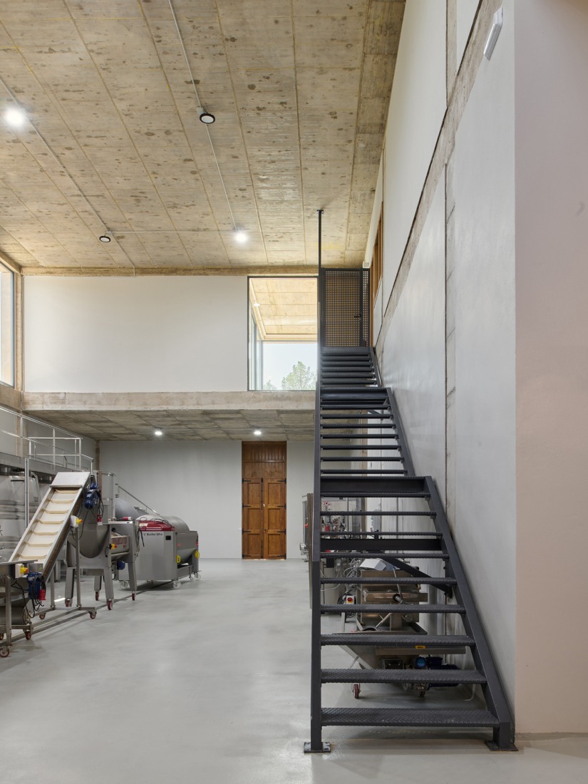 Bodega Novos by García Floquet arquitectos. Photograph by Iñaki Bergera.