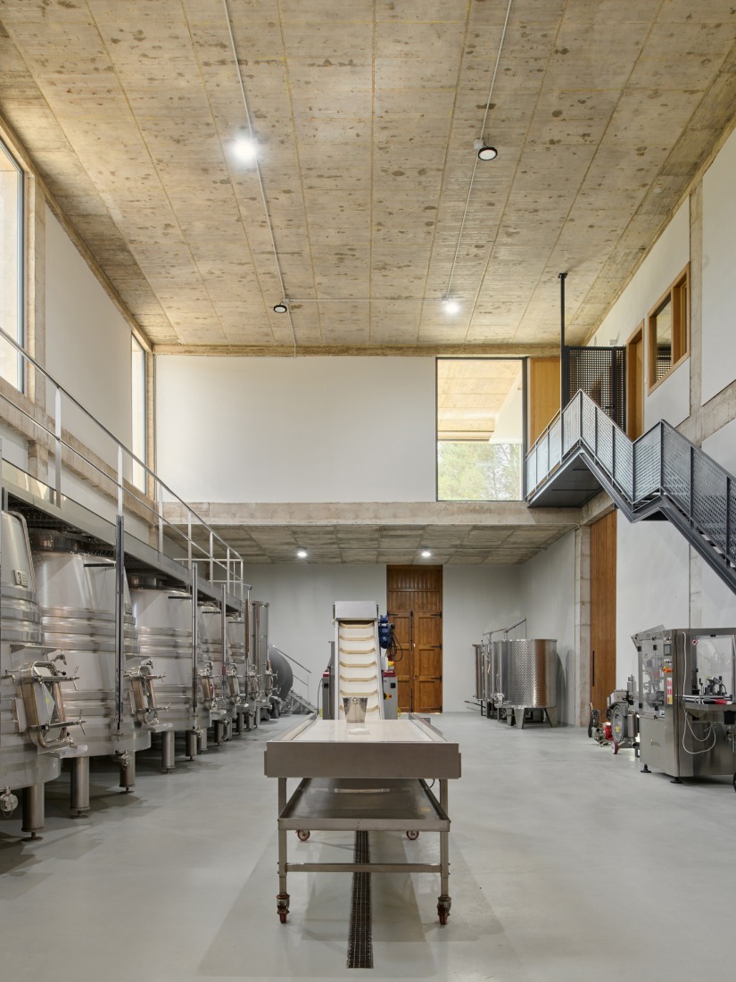 Bodega Novos by García Floquet arquitectos. Photograph by Iñaki Bergera.