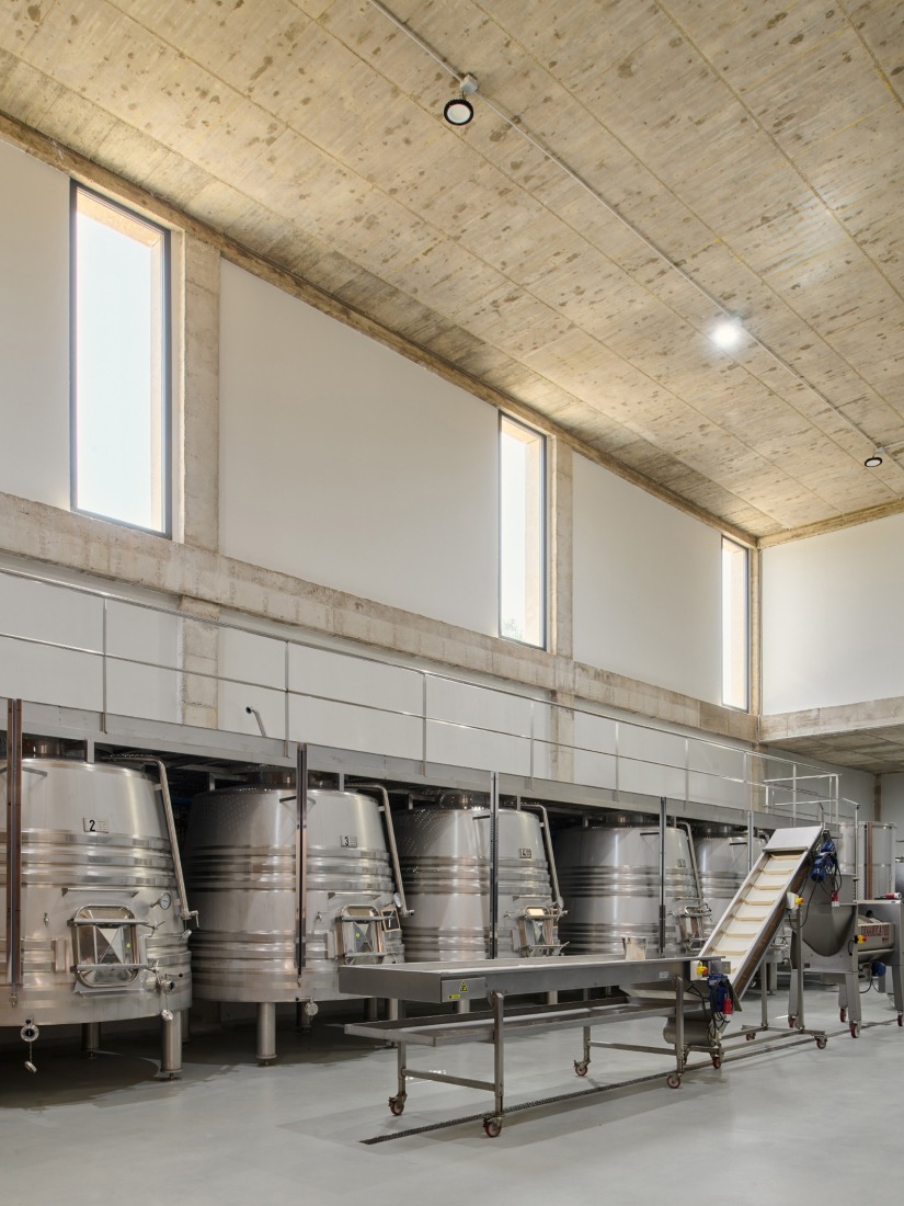 Bodega Novos by García Floquet arquitectos. Photograph by Iñaki Bergera.