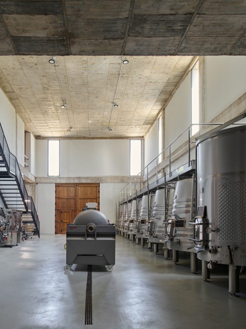 Bodega Novos by García Floquet arquitectos. Photograph by Iñaki Bergera.