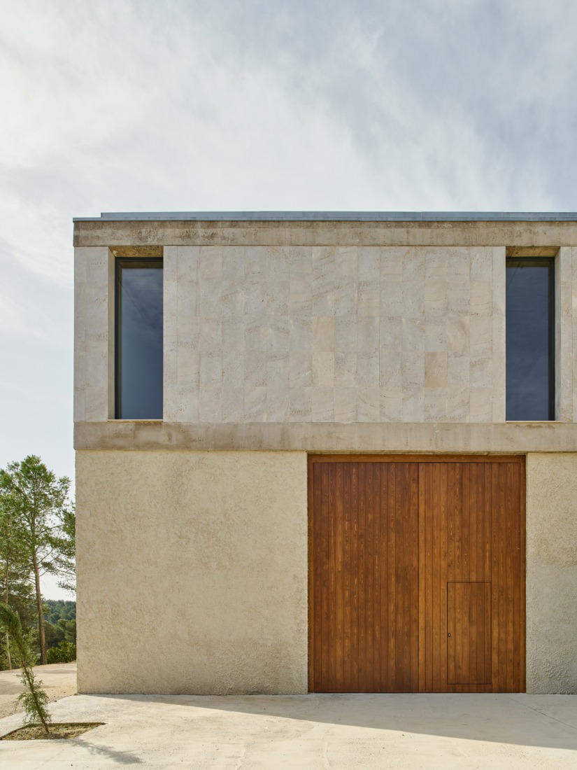 Bodega Novos by García Floquet arquitectos. Photograph by Iñaki Bergera.