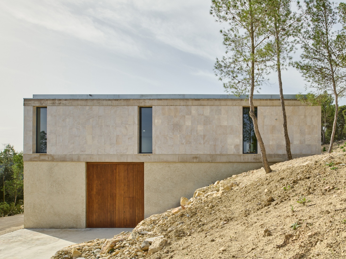 Bodega Novos by García Floquet arquitectos. Photograph by Iñaki Bergera.