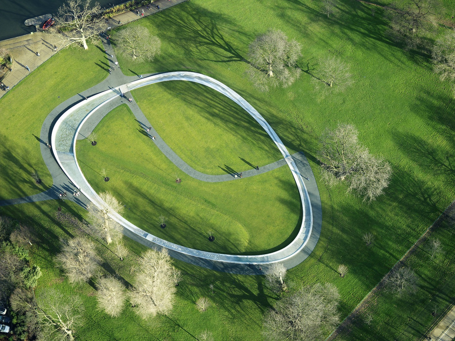 Aerial view. Diana, Princess of Wales Memorial Fountain by Gustafson Porter. Photograph by Jason Hawkes. 