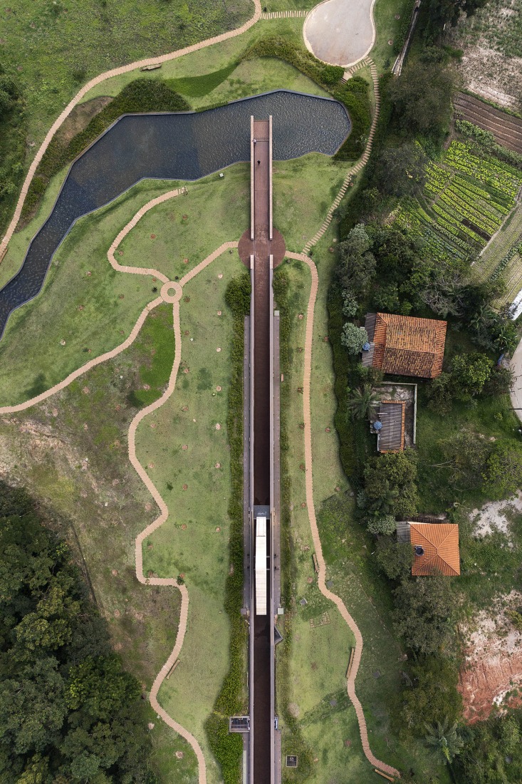 Memorial de Brumadinho por Gustavo Penna Arquitetos Associados. Fotografía por Leonardo Finotti.