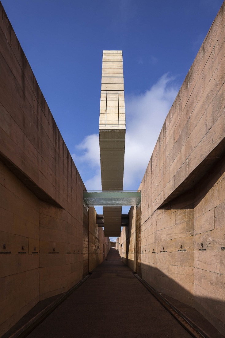 Memorial de Brumadinho por Gustavo Penna Arquitetos Associados. Fotografía por Leonardo Finotti.