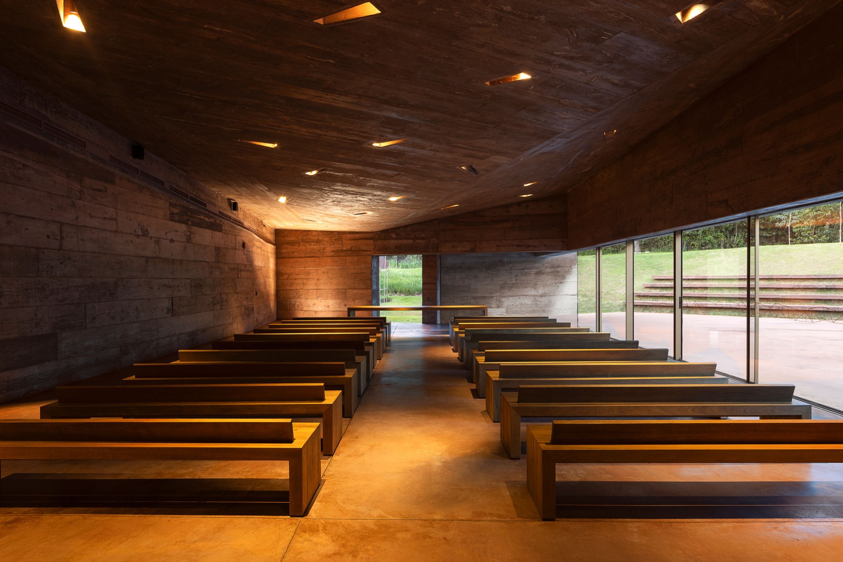 Memorial de Brumadinho por Gustavo Penna Arquitetos Associados. Fotografía por Leonardo Finotti.
