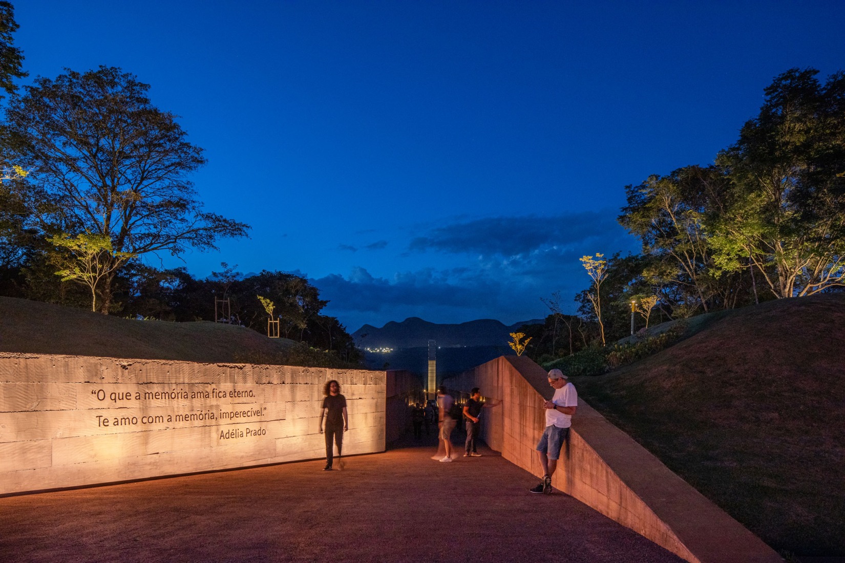 Memorial de Brumadinho por Gustavo Penna Arquitetos Associados. Fotografía por Pedro Mascaro.
