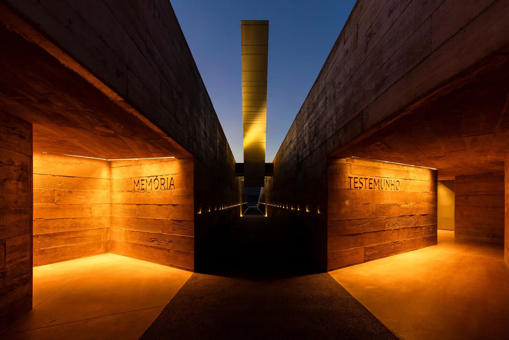Memorial de Brumadinho por Gustavo Penna Arquitetos Associados. Fotografía por Pedro Mascaro.