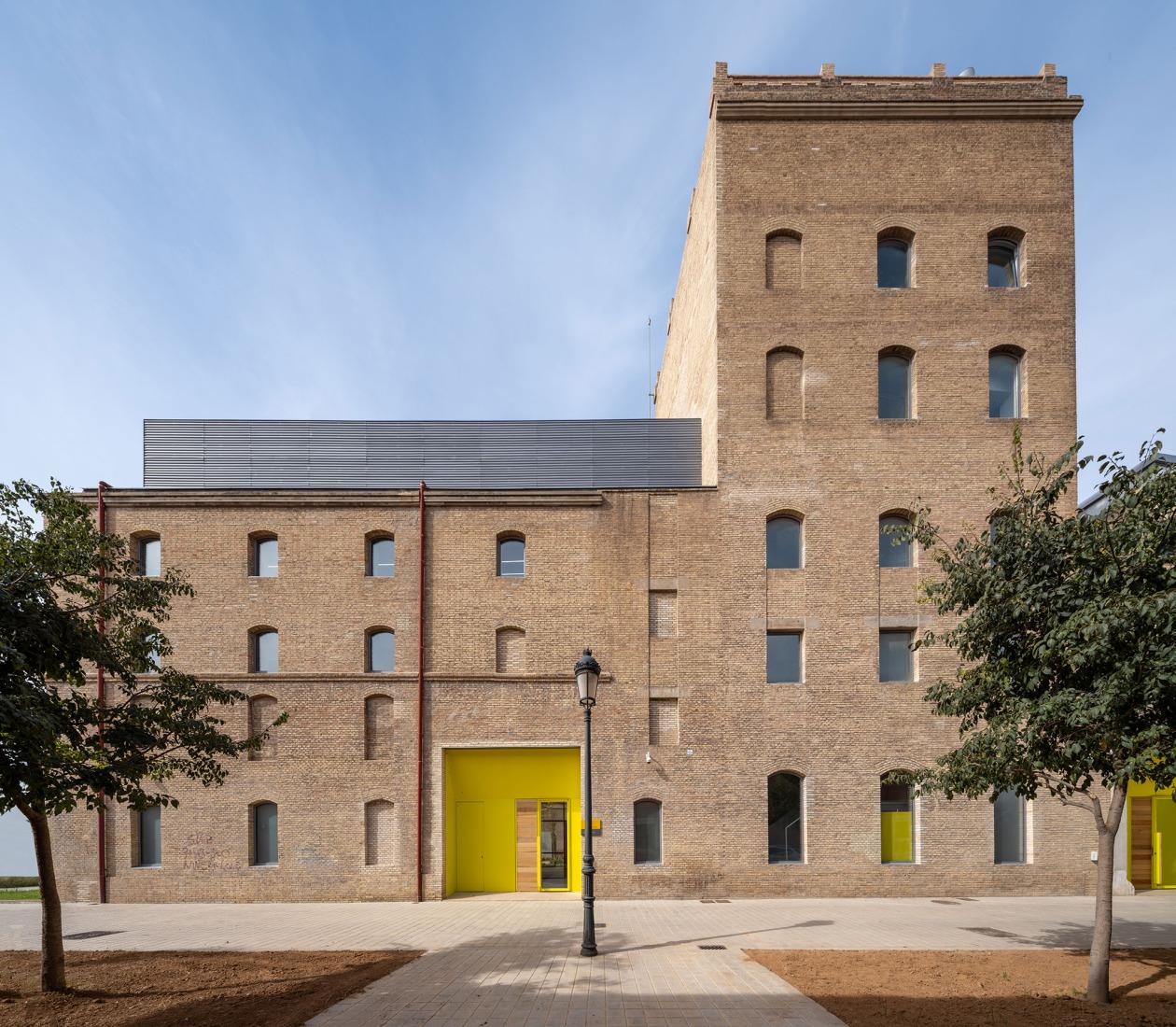 La harinera del Grao by VAM10 arquitectura y paisaje. Photograph by David Frutos.