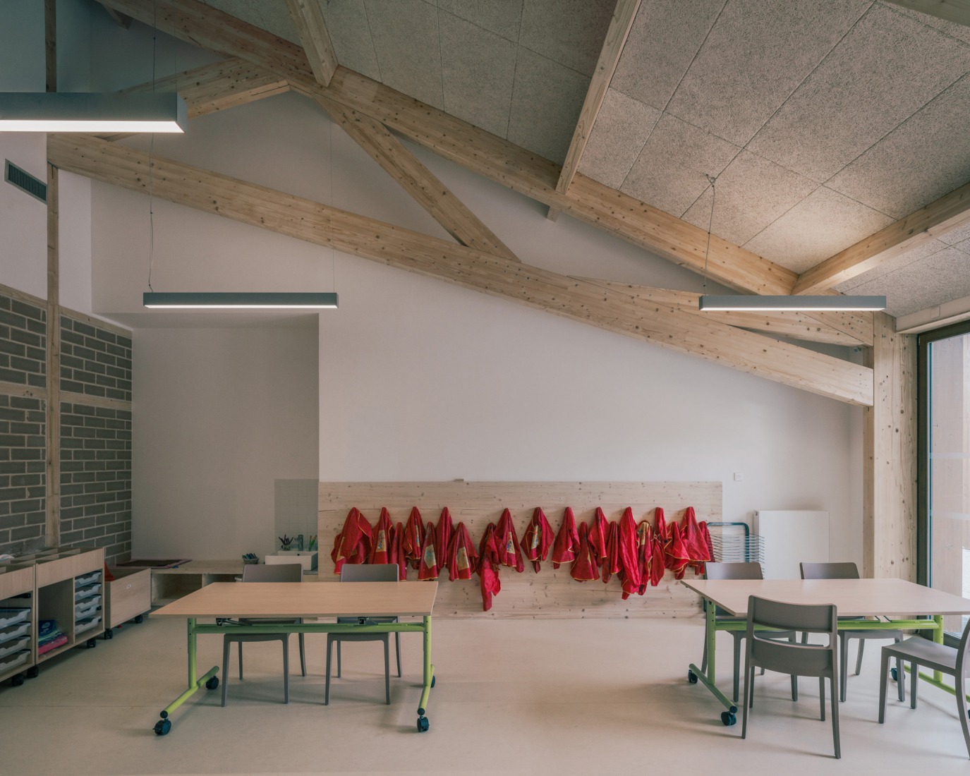 Centro de Ocio Bois de Cergy por PLURIEL[LES] ARCHITECTES. Fotografía por Charly Broyez.