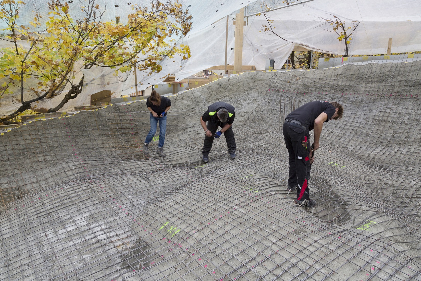 Production process for the roof structure. Redevelopment of the PROGR Courtyard in Berne, Switzerland by Salewski Nater Kretz, Miriam Sturzenegger  and bbz landschaftsarchitekten.