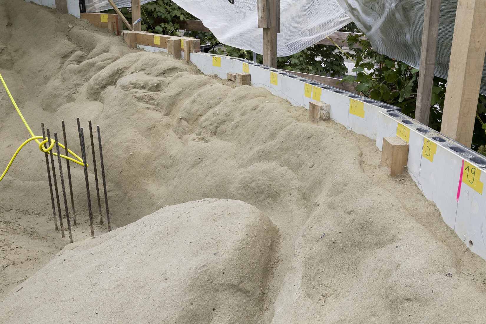 Production process for the roof structure. Redevelopment of the PROGR Courtyard in Berne, Switzerland by Salewski Nater Kretz, Miriam Sturzenegger  and bbz landschaftsarchitekten.