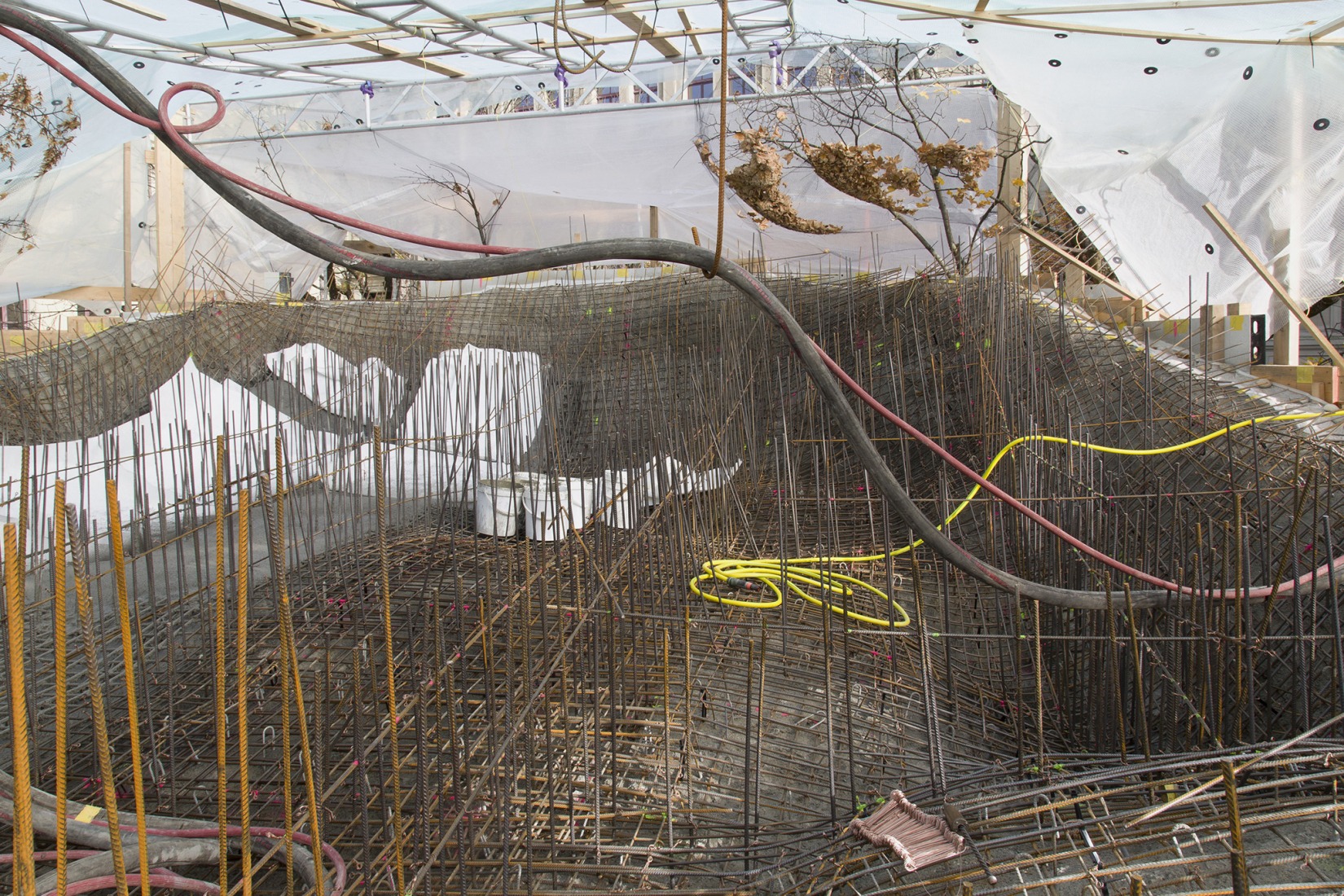 Production process for the roof structure. Redevelopment of the PROGR Courtyard in Berne, Switzerland by Salewski Nater Kretz, Miriam Sturzenegger  and bbz landschaftsarchitekten.