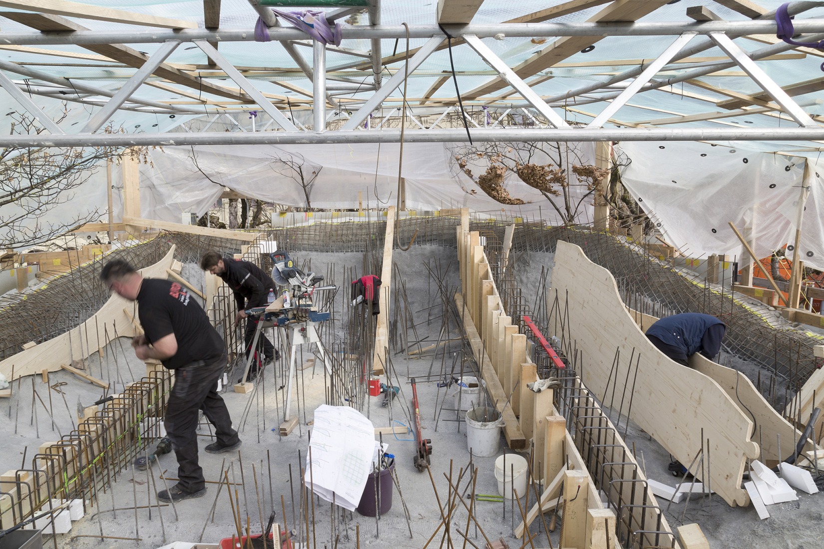 Production process for the roof structure. Redevelopment of the PROGR Courtyard in Berne, Switzerland by Salewski Nater Kretz, Miriam Sturzenegger  and bbz landschaftsarchitekten.