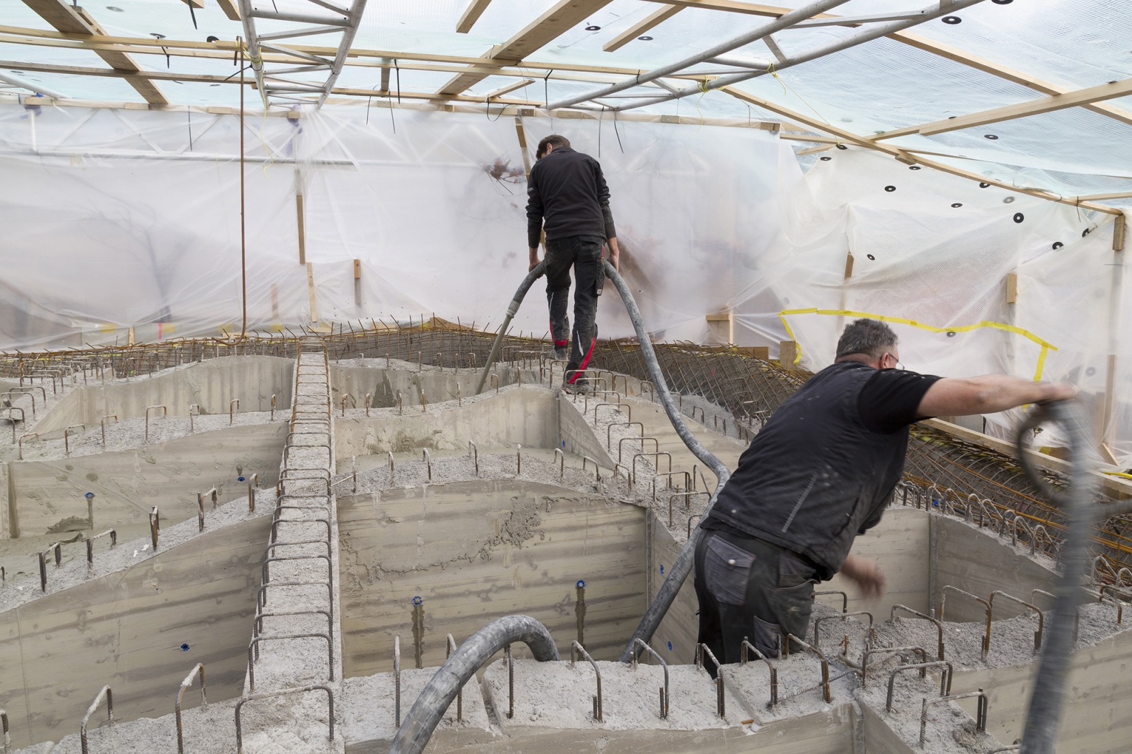 Production process for the roof structure. Redevelopment of the PROGR Courtyard in Berne, Switzerland by Salewski Nater Kretz, Miriam Sturzenegger  and bbz landschaftsarchitekten.