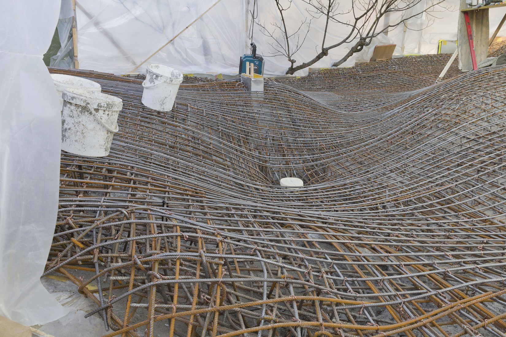Production process for the roof structure. Redevelopment of the PROGR Courtyard in Berne, Switzerland by Salewski Nater Kretz, Miriam Sturzenegger  and bbz landschaftsarchitekten.
