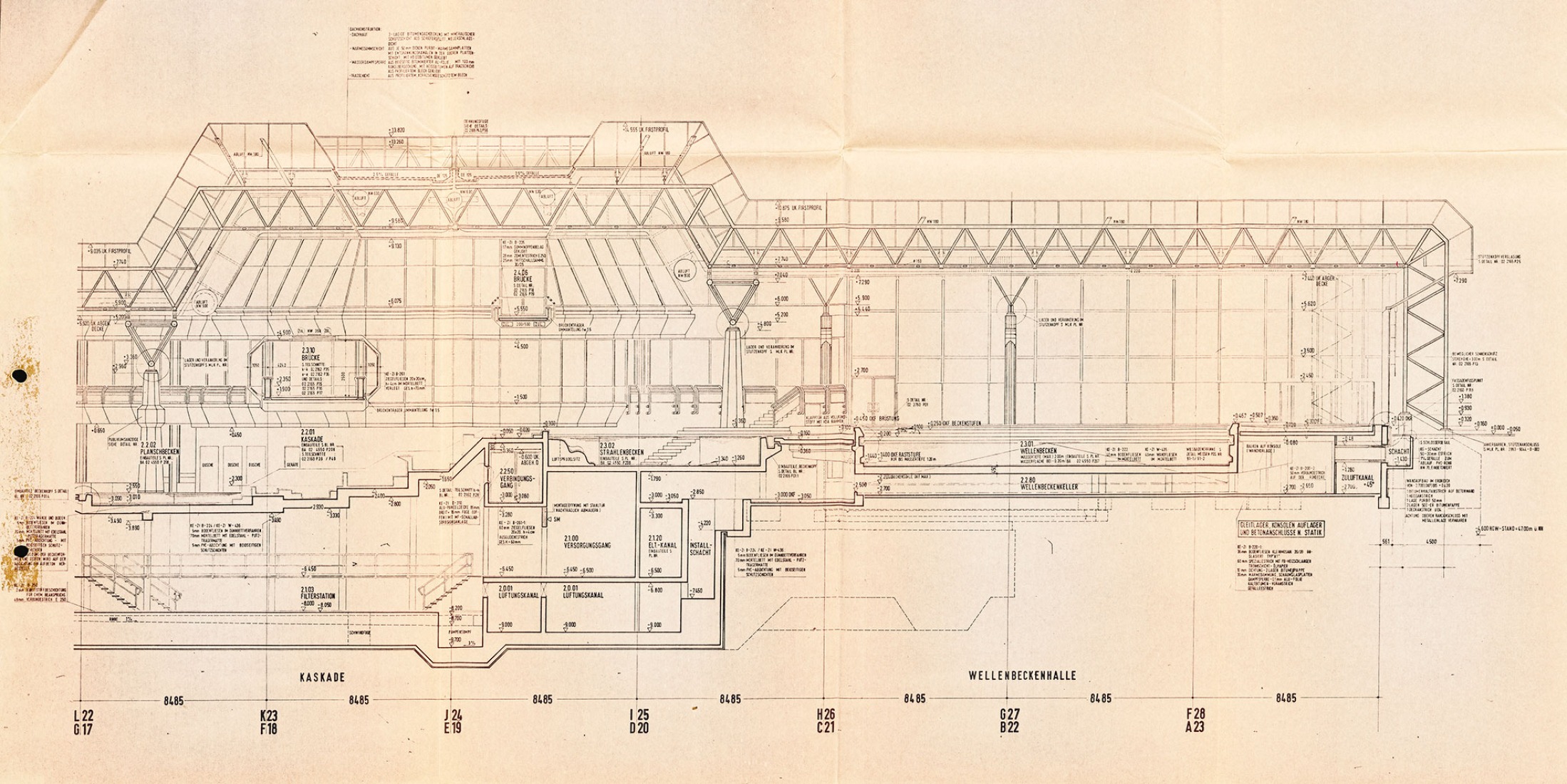 HOCHTIEF, sección parcial de la piscina, 1979. Archivo Günter Reiss. Archivo Günter Reiss. Exposición «SEZ – The Im/Possibility of an Island».