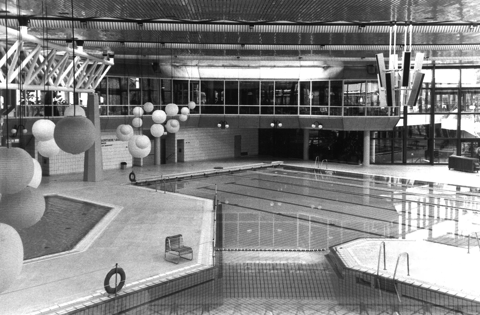 Ilse Hahn, piscina: piscinas y plataformas de salto, c. 1981. Exposición «SEZ – The Im/Possibility of an Island».