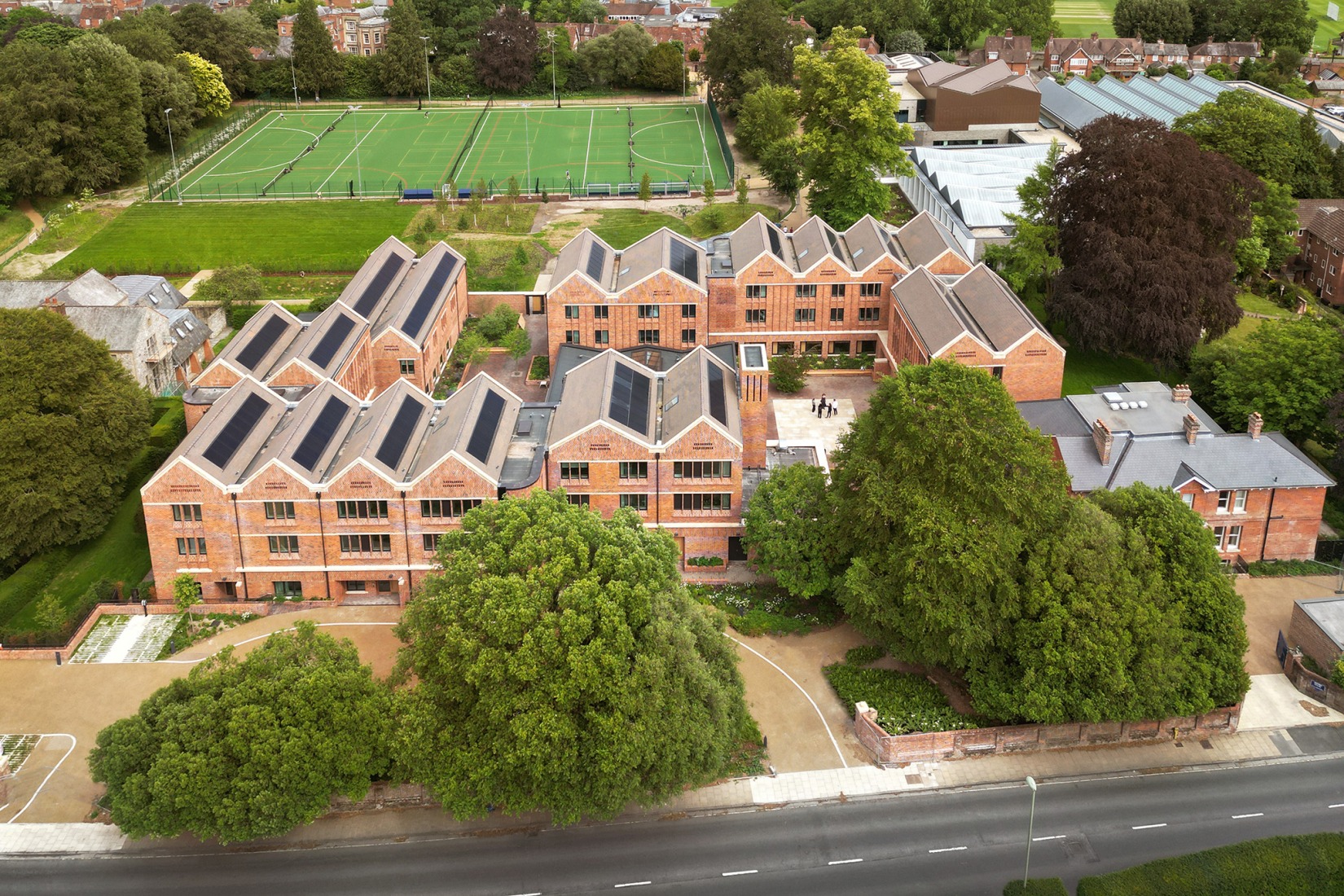 Primeras residencias femeninas en Winchester College por Stanton Williams. Fotografía por Jack Hobhouse.