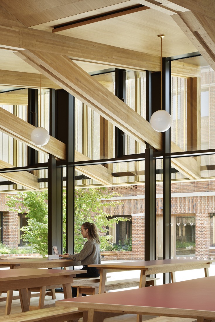 Primeras residencias femeninas en Winchester College por Stanton Williams. Fotografía por Jack Hobhouse.