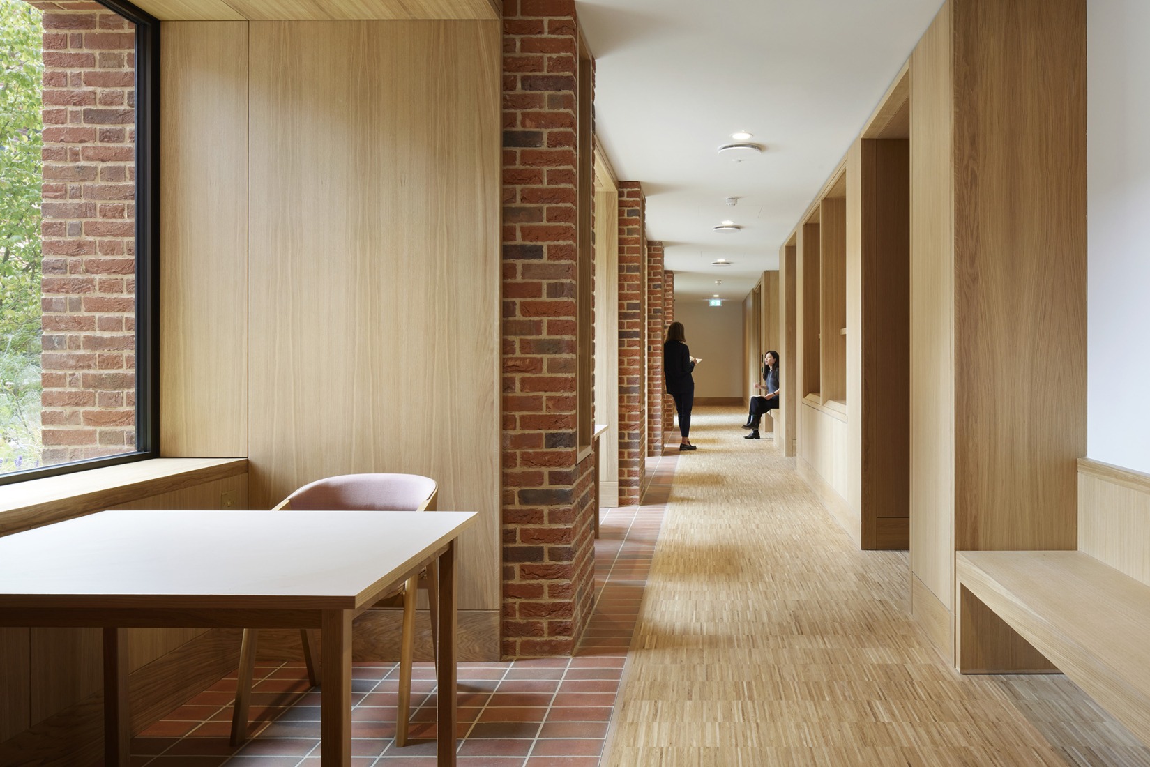 Primeras residencias femeninas en Winchester College por Stanton Williams. Fotografía por Jack Hobhouse.