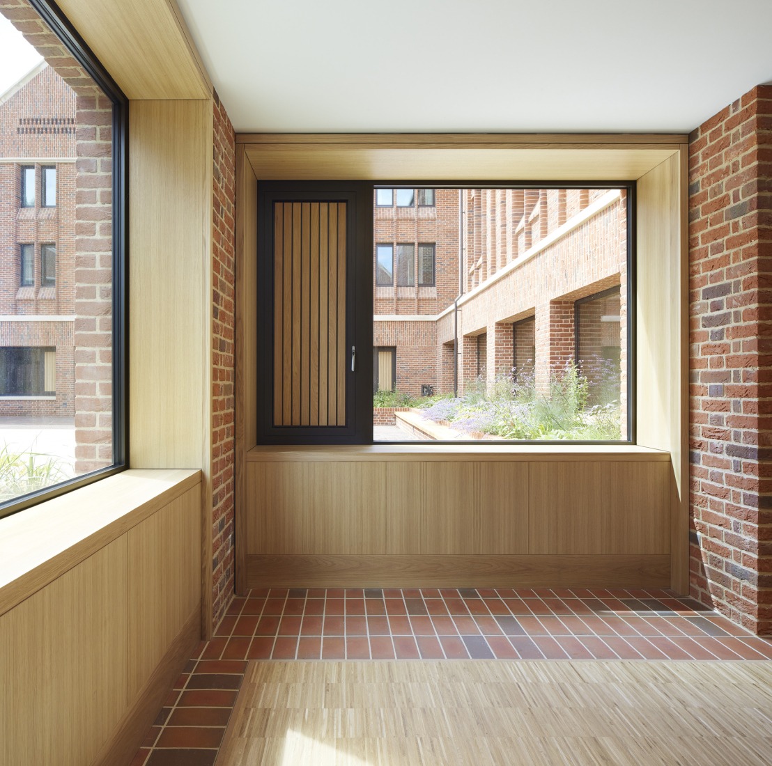 Primeras residencias femeninas en Winchester College por Stanton Williams. Fotografía por Jack Hobhouse.