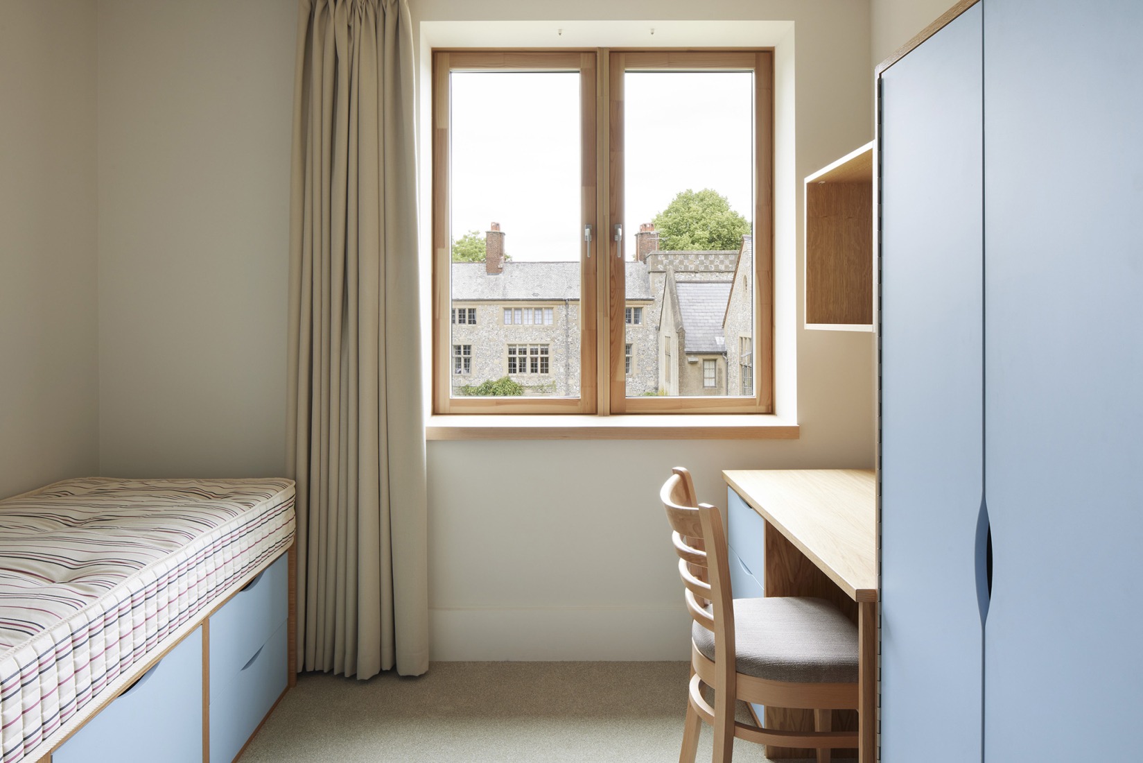 Primeras residencias femeninas en Winchester College por Stanton Williams. Fotografía por Jack Hobhouse.